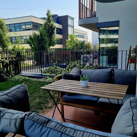 Apartment With Terrace And Free Parking